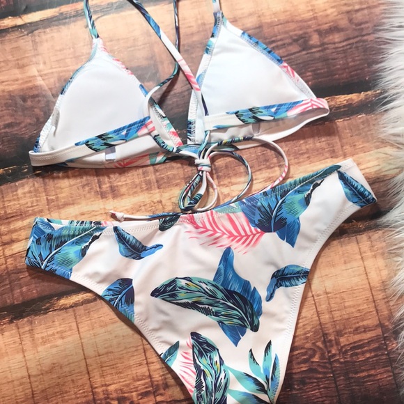 << White Palm Leaf Print Strappy Bikini >> - Picture 6 of 7